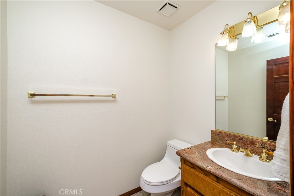 19670 Tonkawan Road Apple Valley, CA 92307 - Photo 16 of 29 a bathroom with a sink toilet and shower