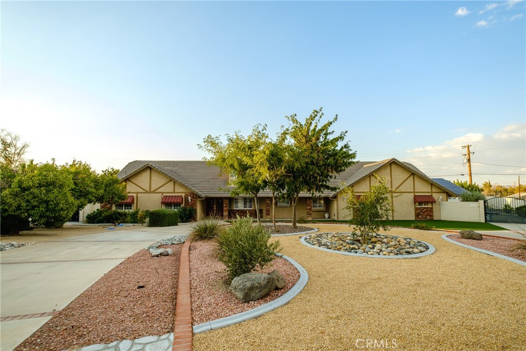 19670 Tonkawan Road Apple Valley, CA 92307 - Photo 23 of 29 a front view of a house with a yard
