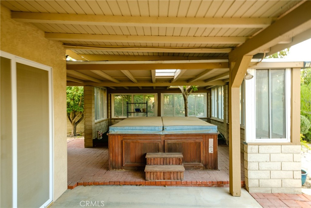 19670 Tonkawan Road Apple Valley, CA 92307 - Photo 27 of 29 a room with a bed and a table