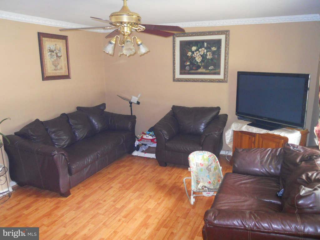 8010 Frye Road Alexandria, VA 22309 - Photo 2 of 14 Living Room