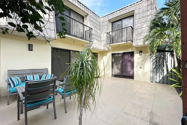 $3,000 | 1700 Embassy Drive, Unit 504, West Palm Beach, FL 33401