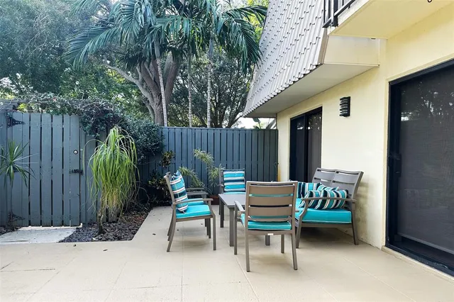 $3,000 | 1700 Embassy Drive, Unit 504, West Palm Beach, FL 33401