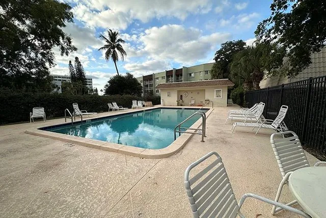 $3,000 | 1700 Embassy Drive, Unit 504, West Palm Beach, FL 33401