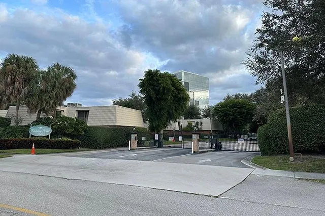 $3,000 | 1700 Embassy Drive, Unit 504, West Palm Beach, FL 33401