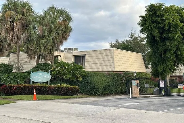 $3,000 | 1700 Embassy Drive, Unit 504, West Palm Beach, FL 33401