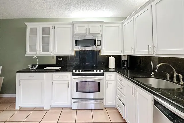 $3,000 | 1700 Embassy Drive, Unit 504, West Palm Beach, FL 33401