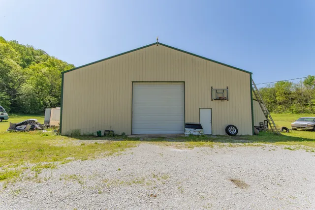 $2,099,900 | 198 Robinson Hollow Road, Waynesboro, TN 38485