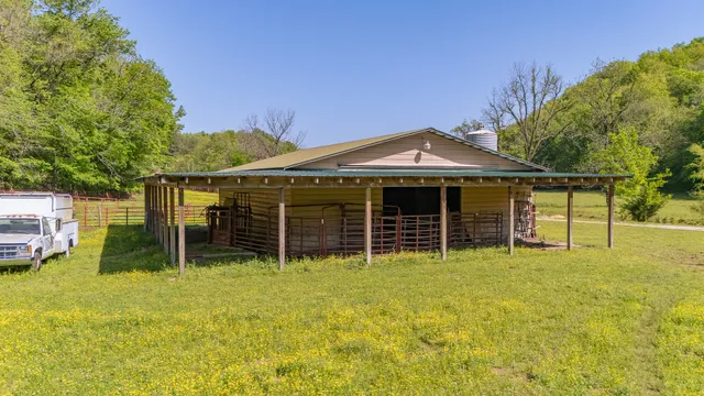 $2,099,900 | 198 Robinson Hollow Road, Waynesboro, TN 38485