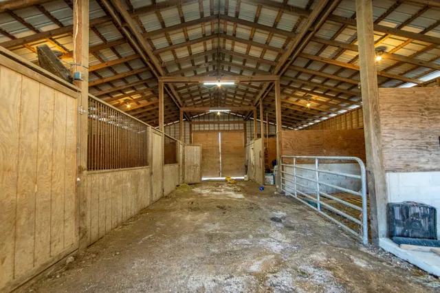 $2,099,900 | 198 Robinson Hollow Road, Waynesboro, TN 38485