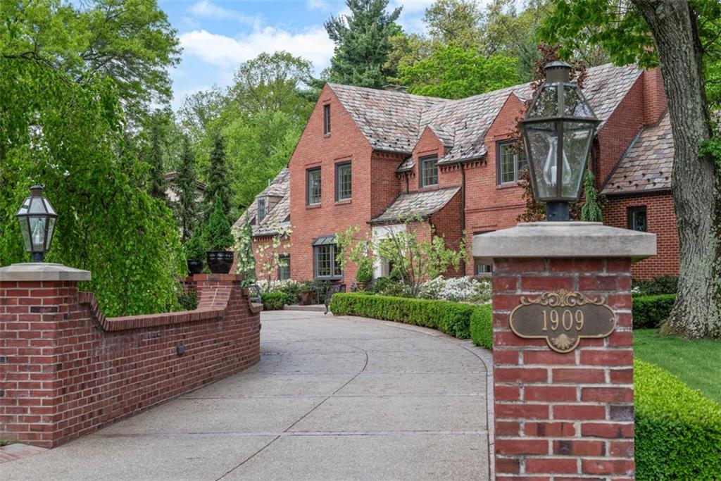 1909 Highgate Road Pittsburgh, PA 15241 - Photo 3 of 47 a front view of a house with garden