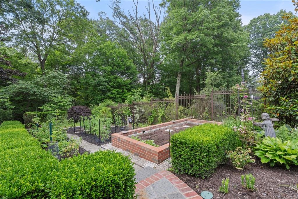 1909 Highgate Road Pittsburgh, PA 15241 - Photo 43 of 47 a view of a garden with plants