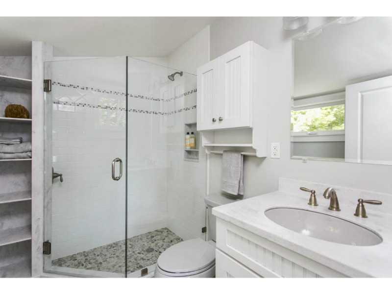 95 Parshley Road Bath, ME 04530 - Photo 5 of 19 Bathroom. Corian counters and...