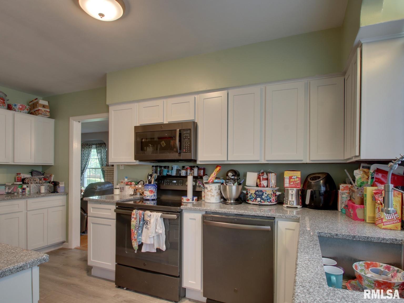 910 South 24th Street Quincy, IL 62301 - Photo 3 of 31