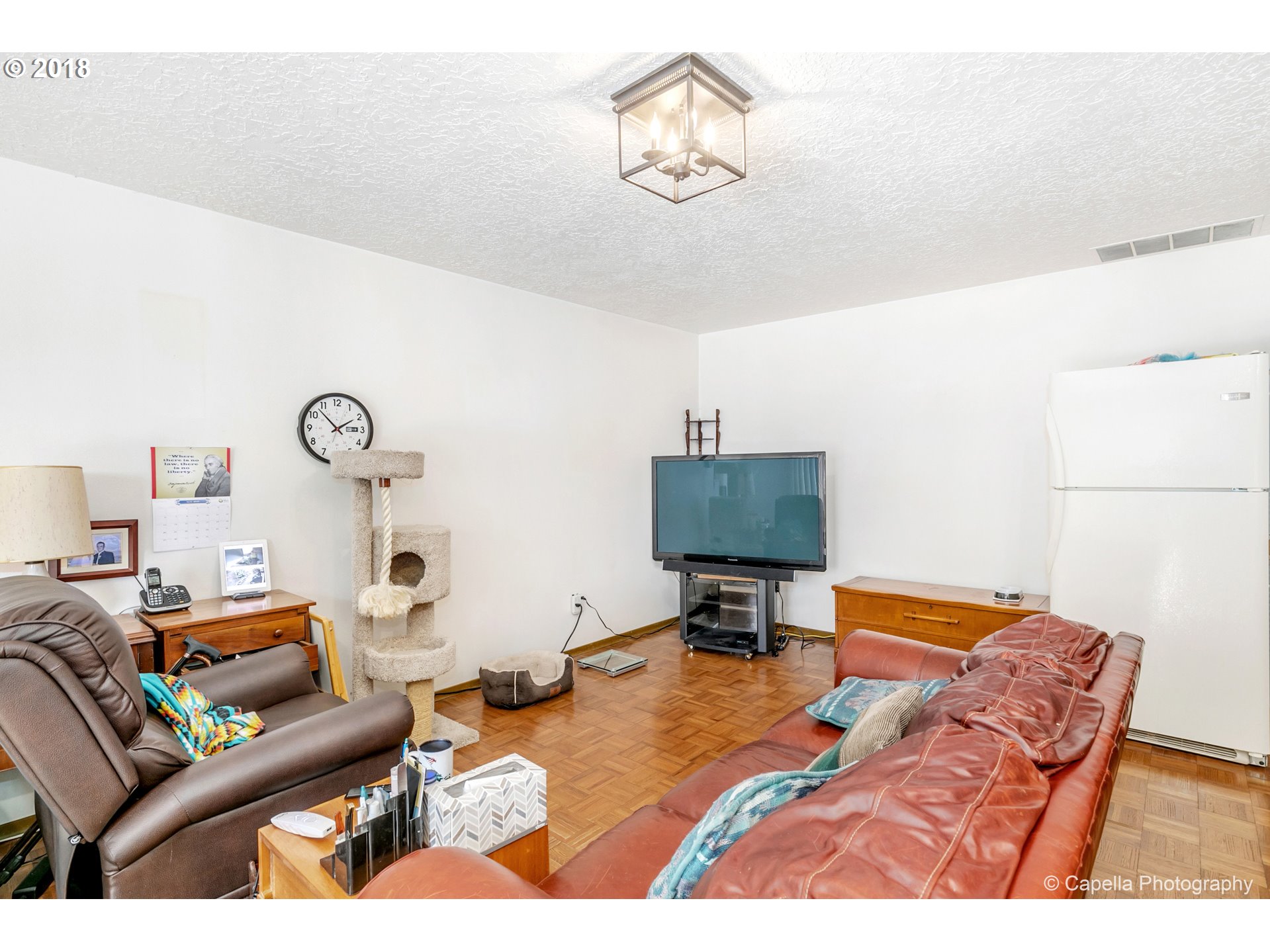 14175 Southwest Hargis Road Beaverton, OR 97008 - Photo 15 of 25 Family Room