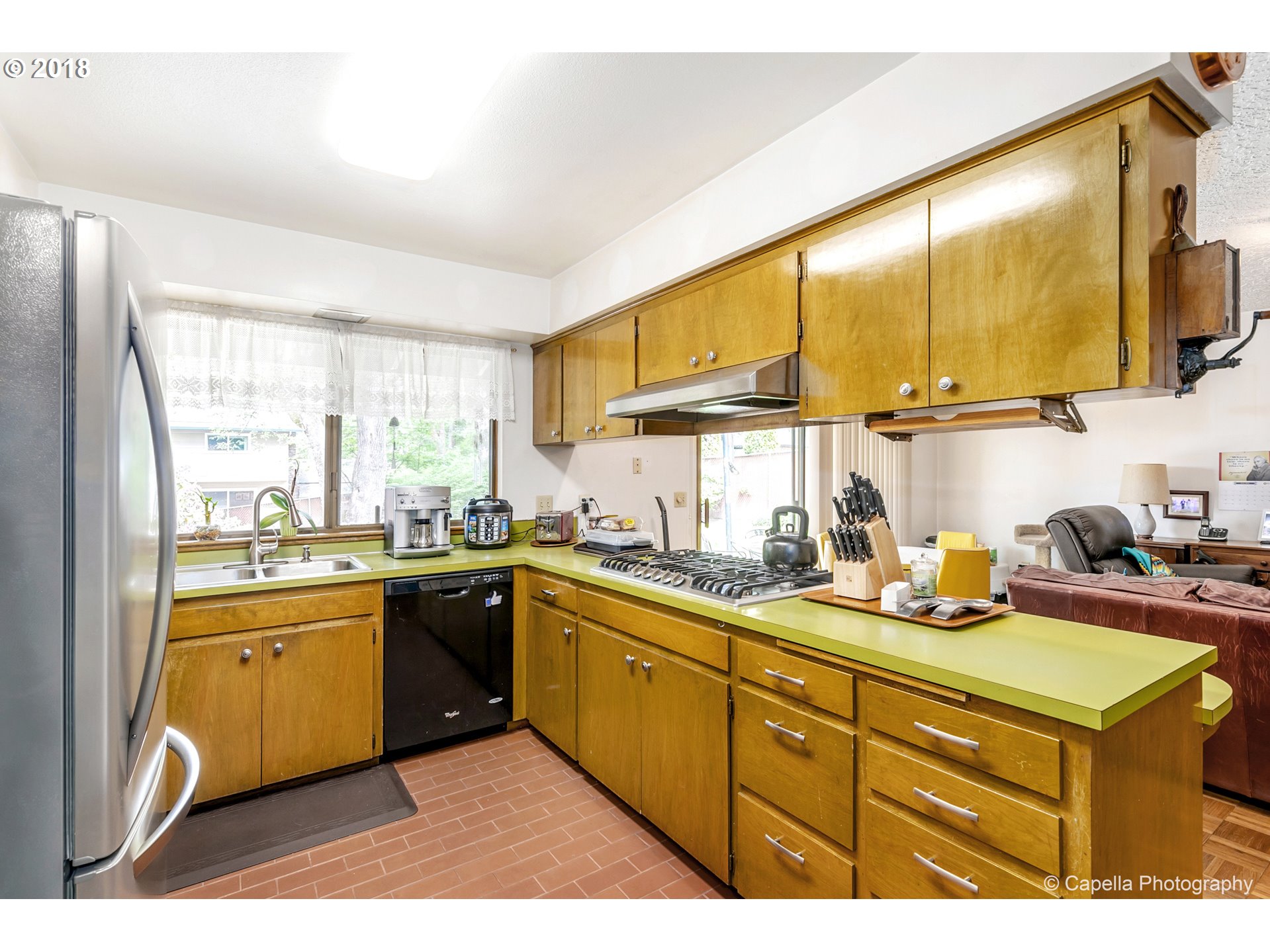 14175 Southwest Hargis Road Beaverton, OR 97008 - Photo 5 of 25 Kitchen