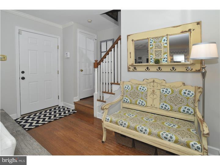 515 Woodcrest Road Huntingdon Valley, PA 19006 - Photo 3 of 25 Foyer