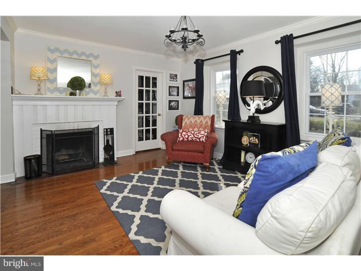 515 Woodcrest Road Huntingdon Valley, PA 19006 - Photo 4 of 25 Living Room
