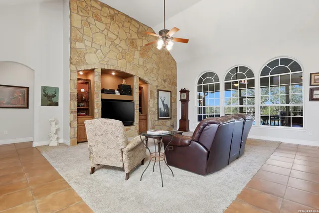 $1,050,000 | 122 Lantana Cerro, Spring Branch, TX 78070
