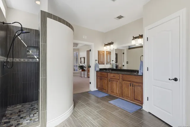 $1,050,000 | 122 Lantana Cerro, Spring Branch, TX 78070