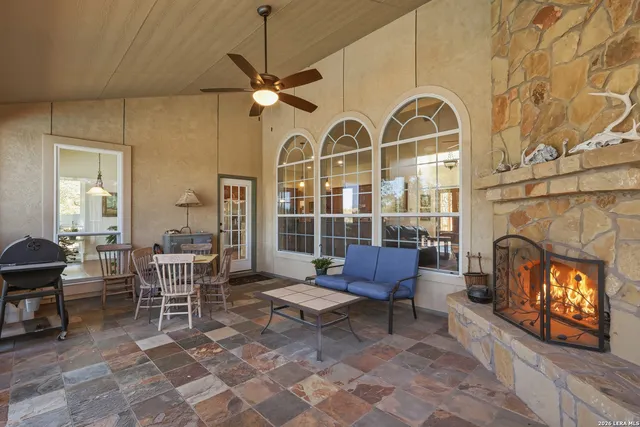 $1,050,000 | 122 Lantana Cerro, Spring Branch, TX 78070