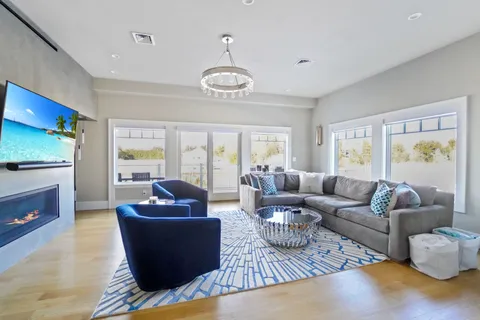 $1,895,000 | 68 Foster Avenue, Unit 9, Hampton Bays, NY 11946