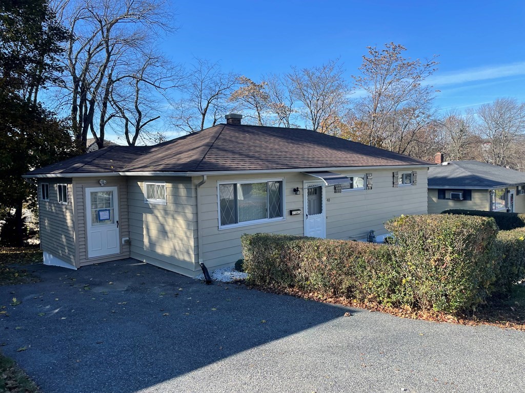 40 Dillon Street Worcester, MA 01604 - Photo 2 of 23 a front view of a house with a garden