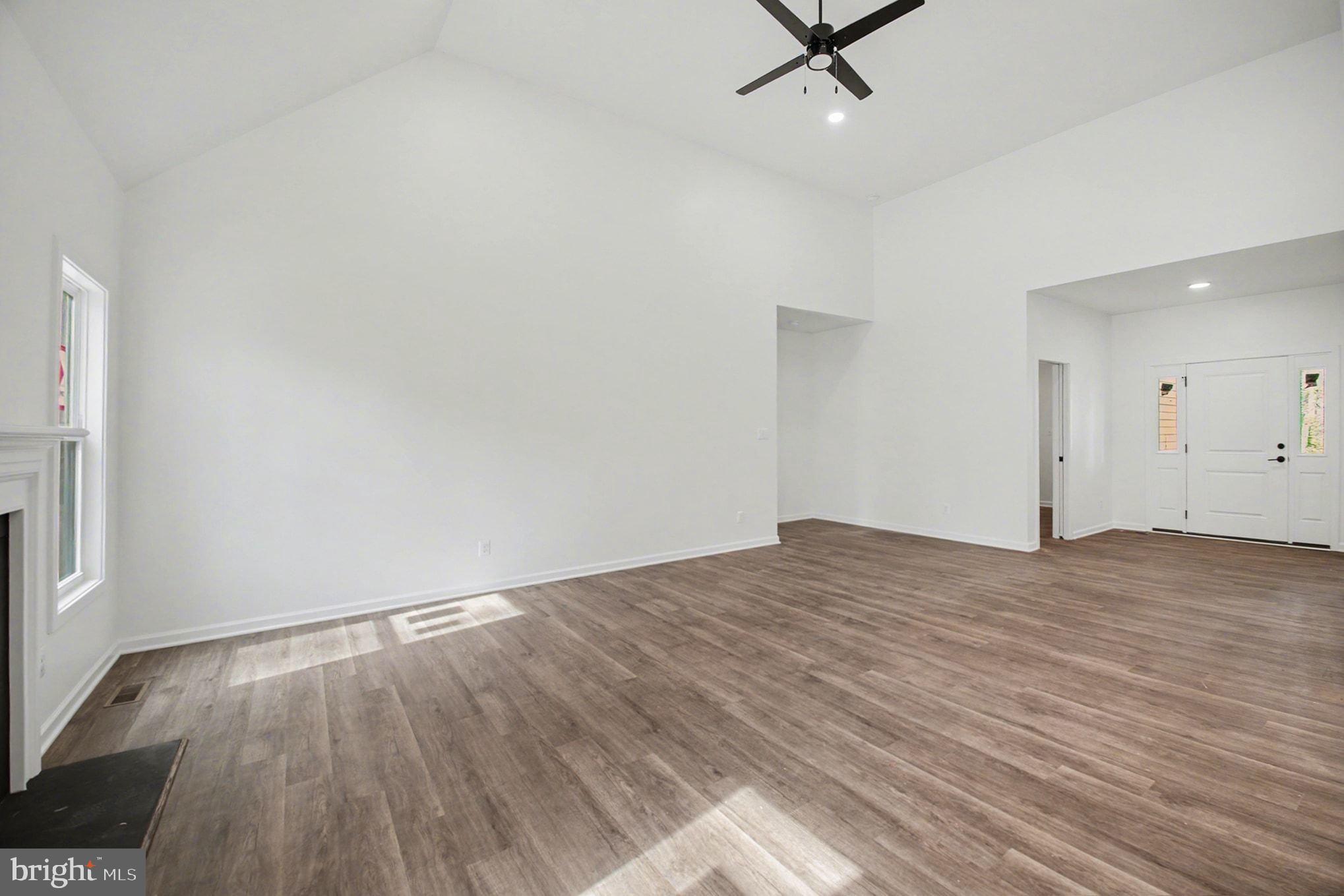 7253 Blackwell Road Warrenton, VA 20187 - Photo 17 of 41 Spacious, sunlit open living area.