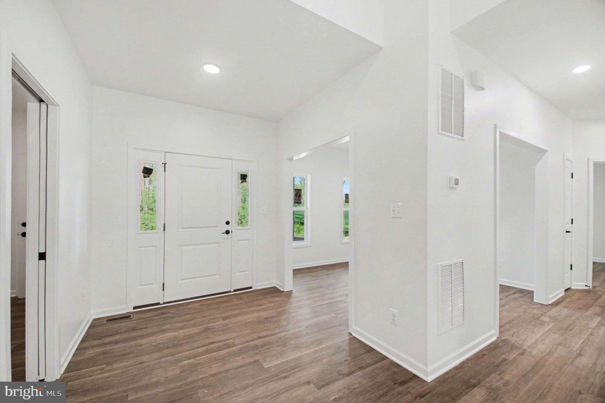 7253 Blackwell Road Warrenton, VA 20187 - Photo 8 of 41 Bright and inviting entryway space.