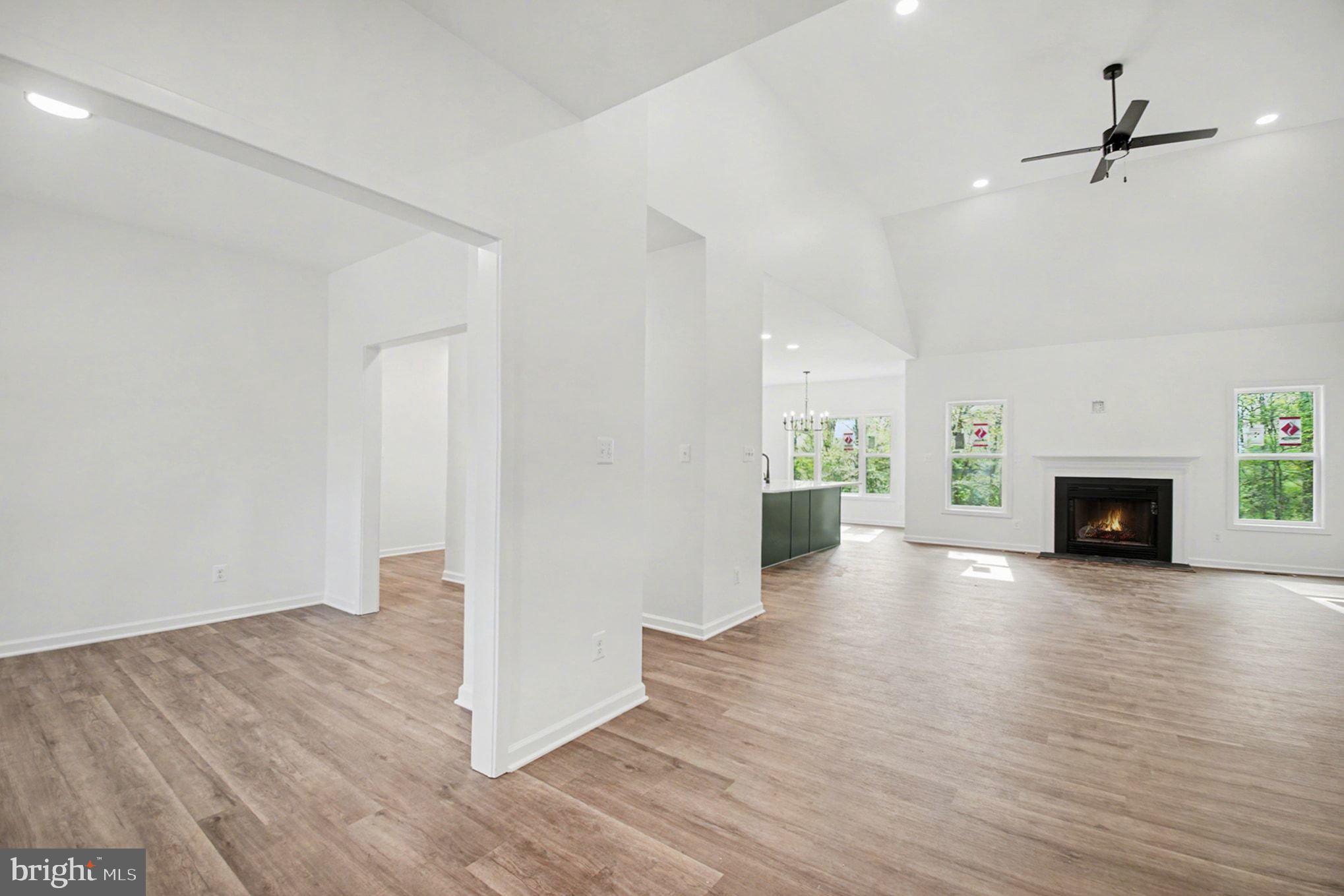 7253 Blackwell Road Warrenton, VA 20187 - Photo 9 of 41 Spacious, light-filled living area.
