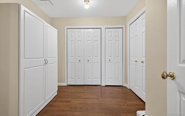 $995,000 | 9 Oxford Court, Wheatley Heights, NY 11798