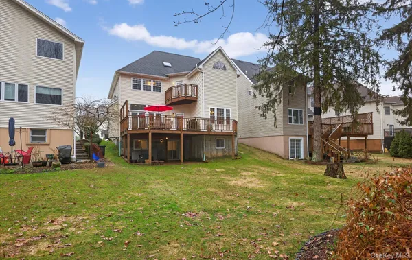 $995,000 | 9 Oxford Court, Wheatley Heights, NY 11798