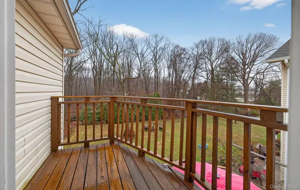 $995,000 | 9 Oxford Court, Wheatley Heights, NY 11798