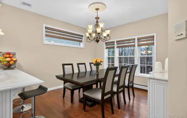 $995,000 | 9 Oxford Court, Wheatley Heights, NY 11798