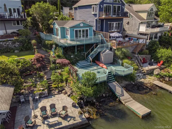 an aerial view of a house with yard swimming pool and outdoor seating