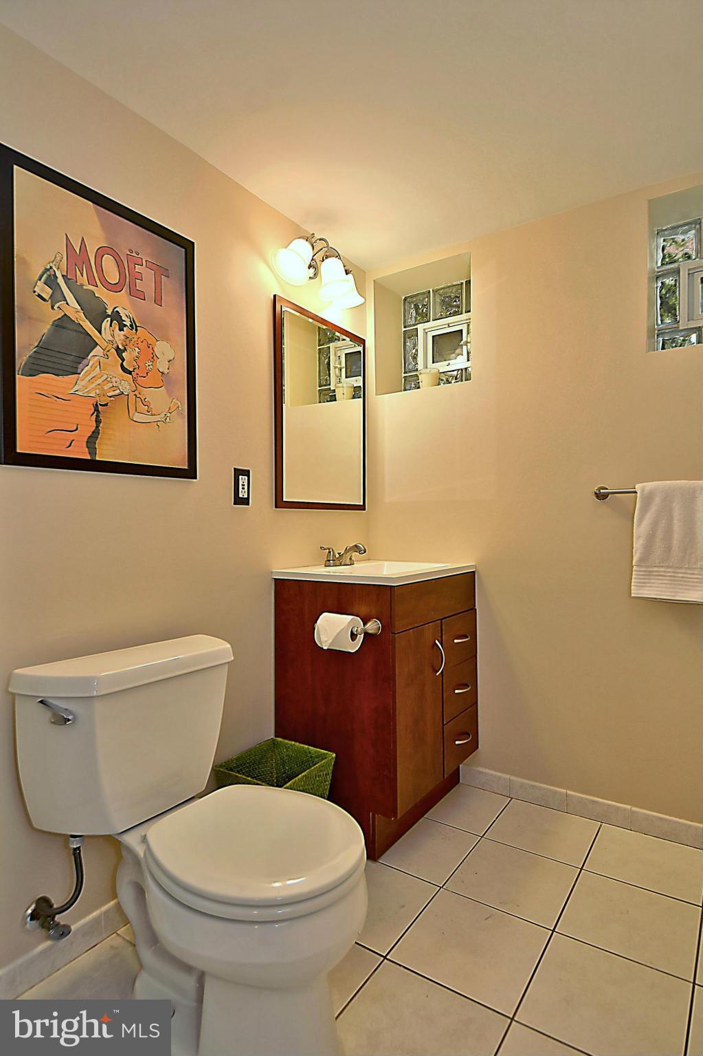 6428 Barnaby Street Northwest Washington, DC 20015 - Photo 27 of 30 Bath # 3 with shower