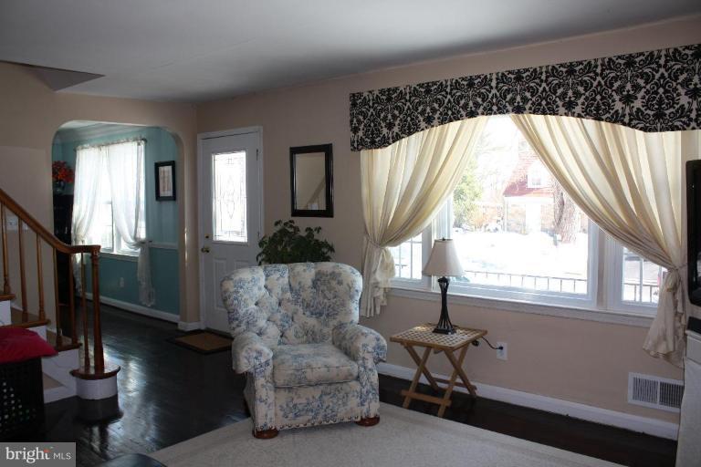 6506 Sharon Road Baltimore, MD 21239 - Photo 3 of 27 Living Room #2