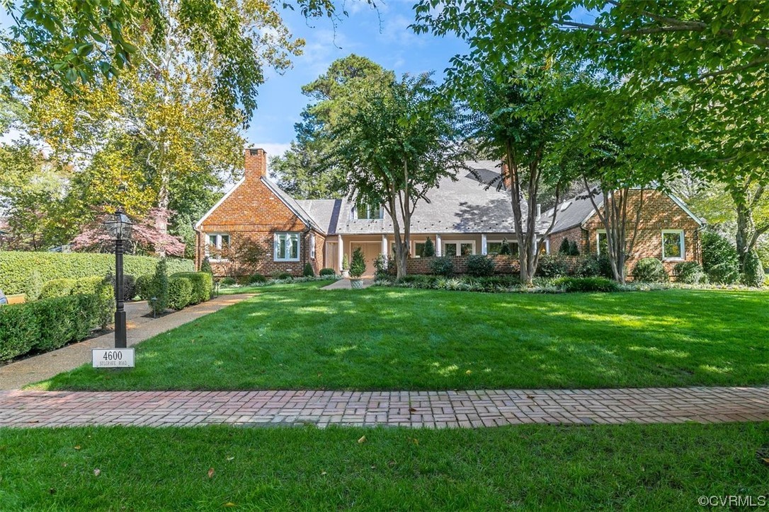 a view of a garden with a house