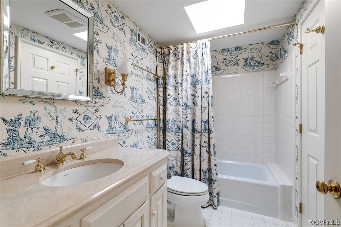 4600 Sulgrave Road Midlothian, VA 23114 - Photo 21 of 26 a bathroom with a sink toilet and shower