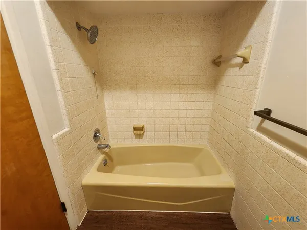 $1,295 | 1274 Hillcrest Drive, New Braunfels, TX 78130