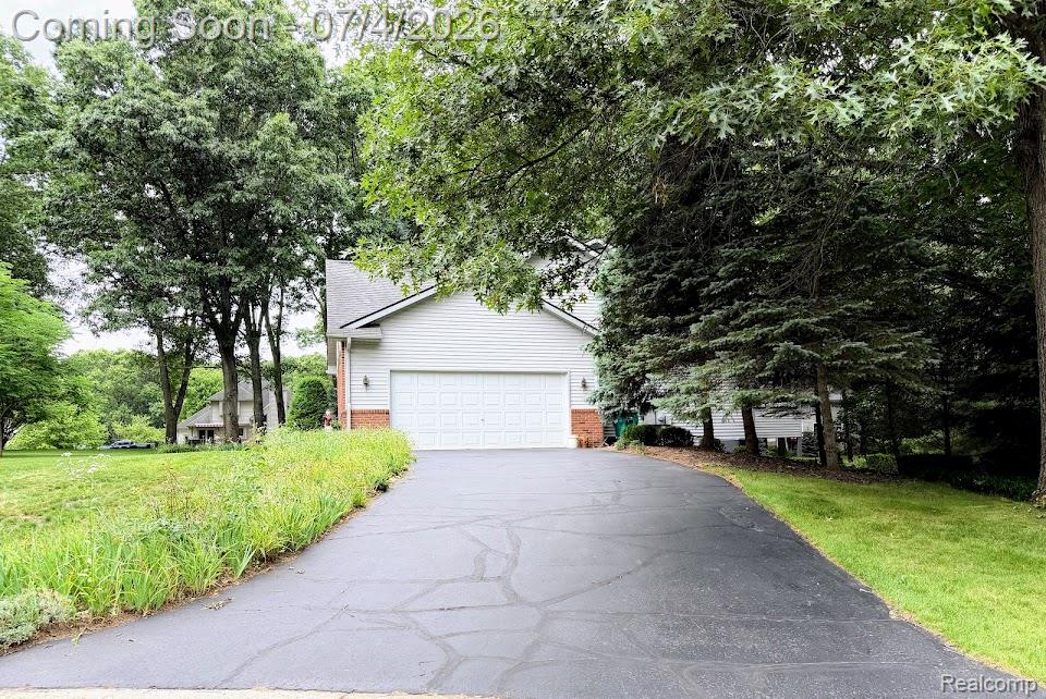10928 Sunny Ridge Court Pinckney, MI 48169 - Photo 3 of 40 IMG_2483.jpg