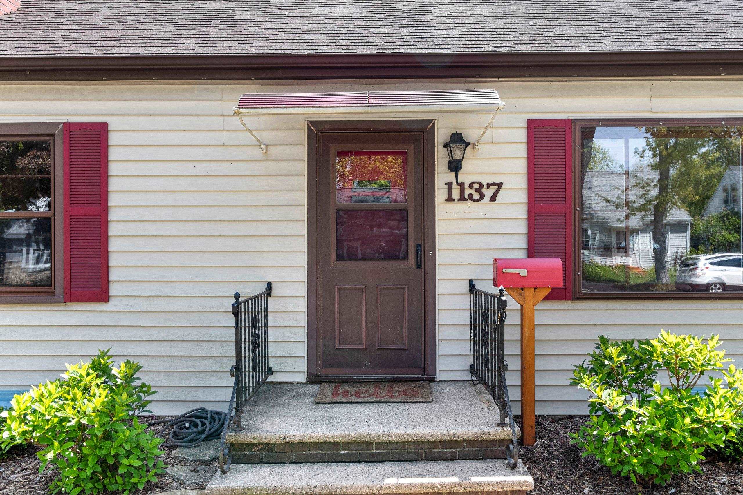 1137 East Jardin Street Appleton, WI 54911 - Photo 5 of 56