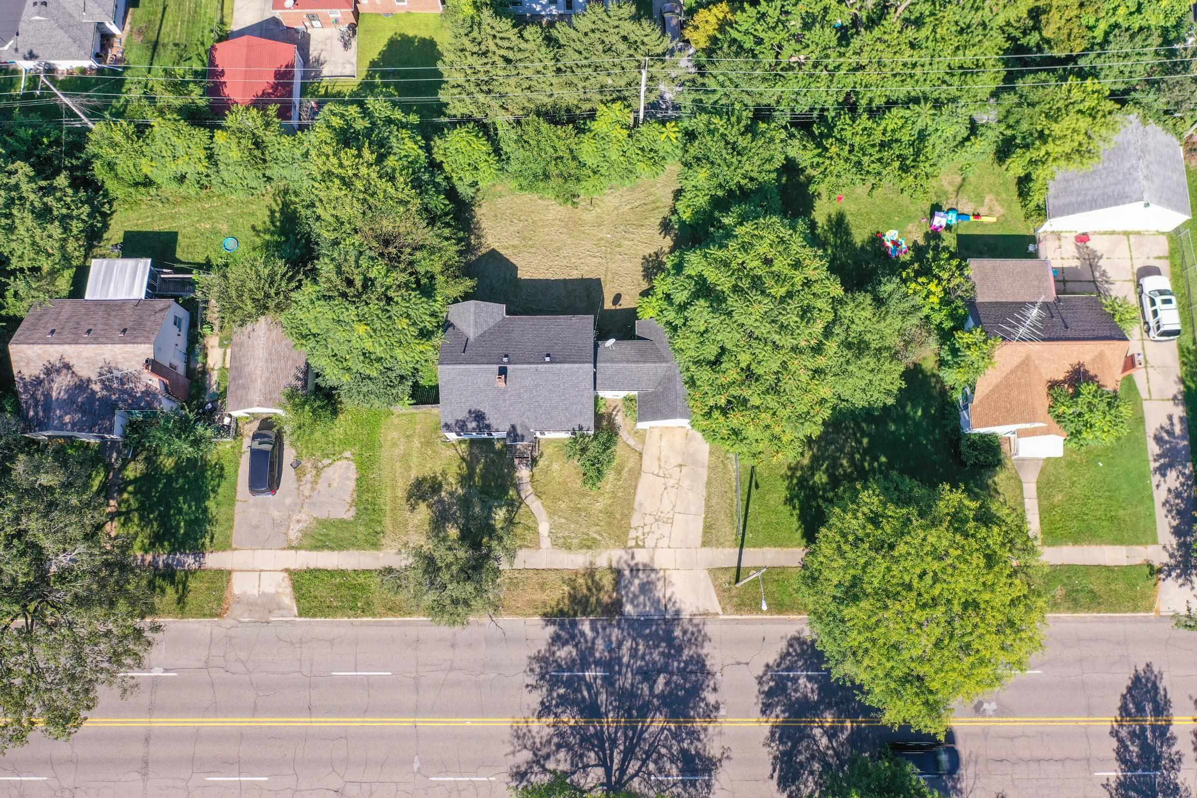 3210 Beecher Road Flint, MI 48503 - Photo 6 of 33 50162093-c78d3403-ed53-4205-a0bb-188c8acd6598.JPG