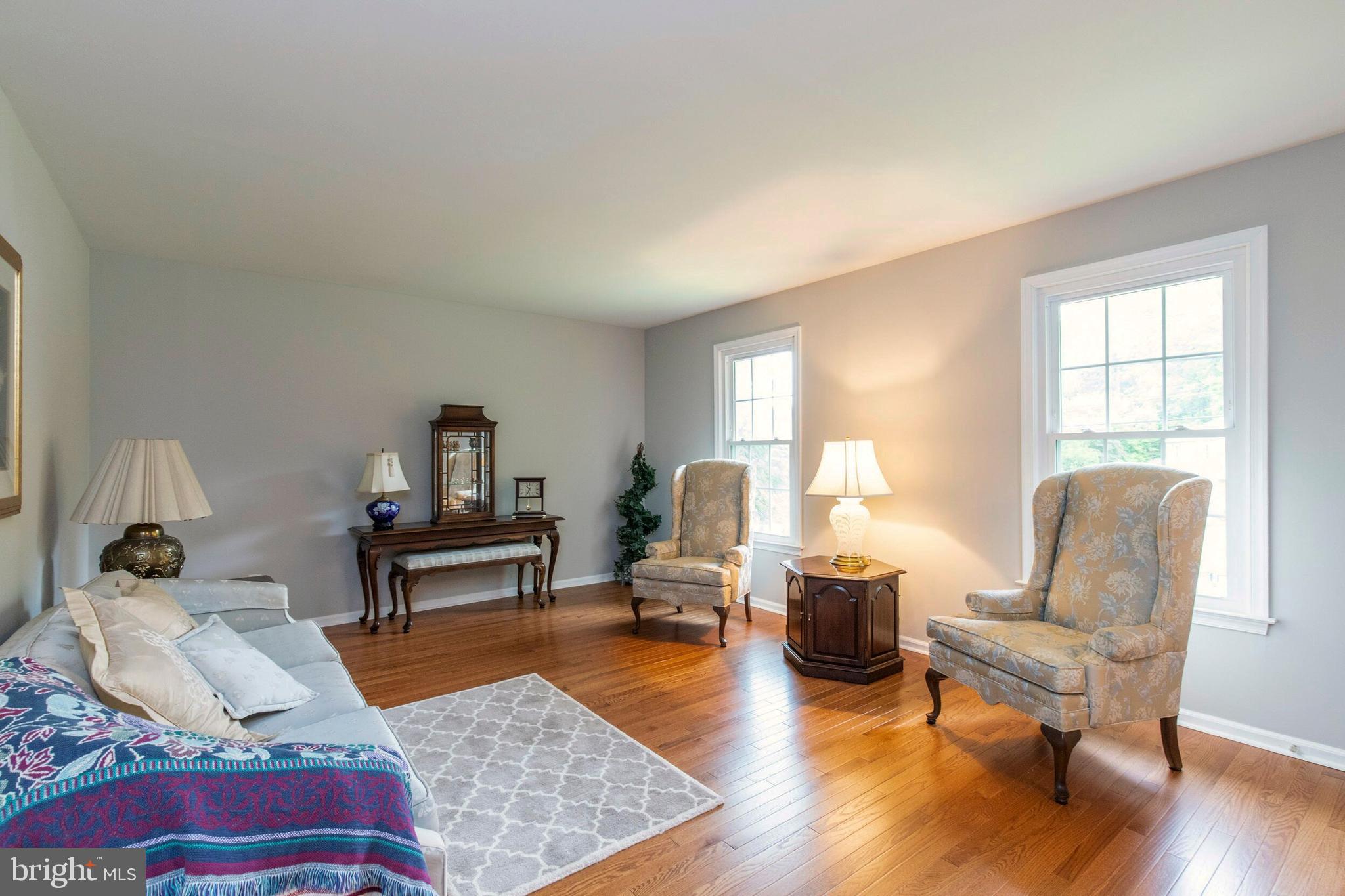 212 Glen Riddle Road Media, PA 19063 - Photo 6 of 36 Living Room