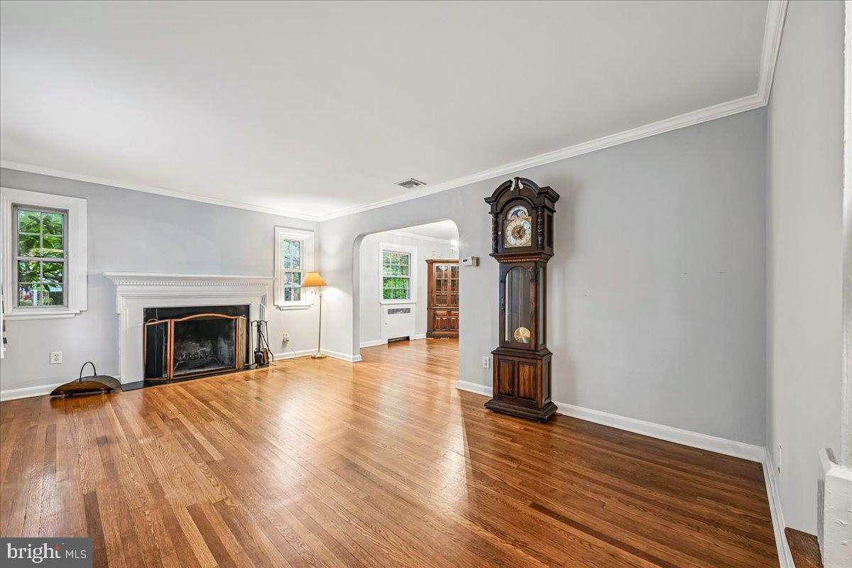 3201 Circle Hill Road Alexandria, VA 22305 - Photo 7 of 37 living room