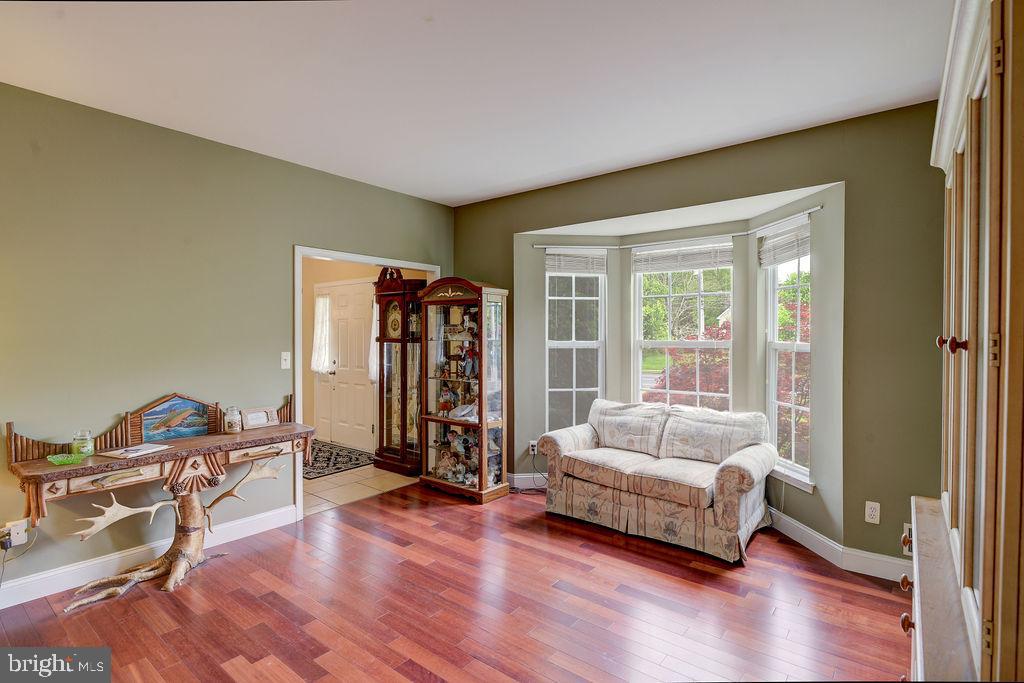 352 Freehold Road Jackson, NJ 08527 - Photo 11 of 35 Living Room