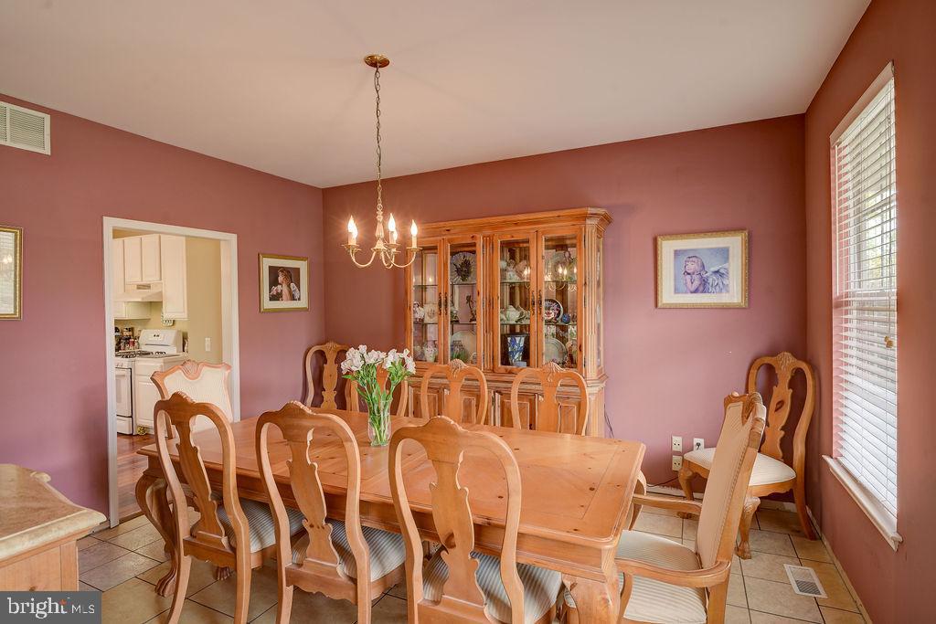 352 Freehold Road Jackson, NJ 08527 - Photo 12 of 35 Dining Room