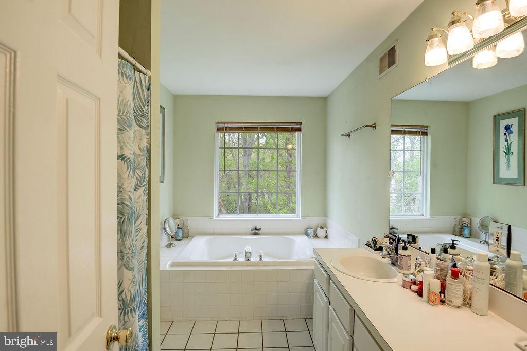 352 Freehold Road Jackson, NJ 08527 - Photo 22 of 35 Primary Bath