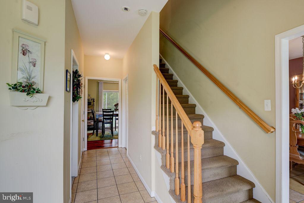 352 Freehold Road Jackson, NJ 08527 - Photo 7 of 35 Foyer