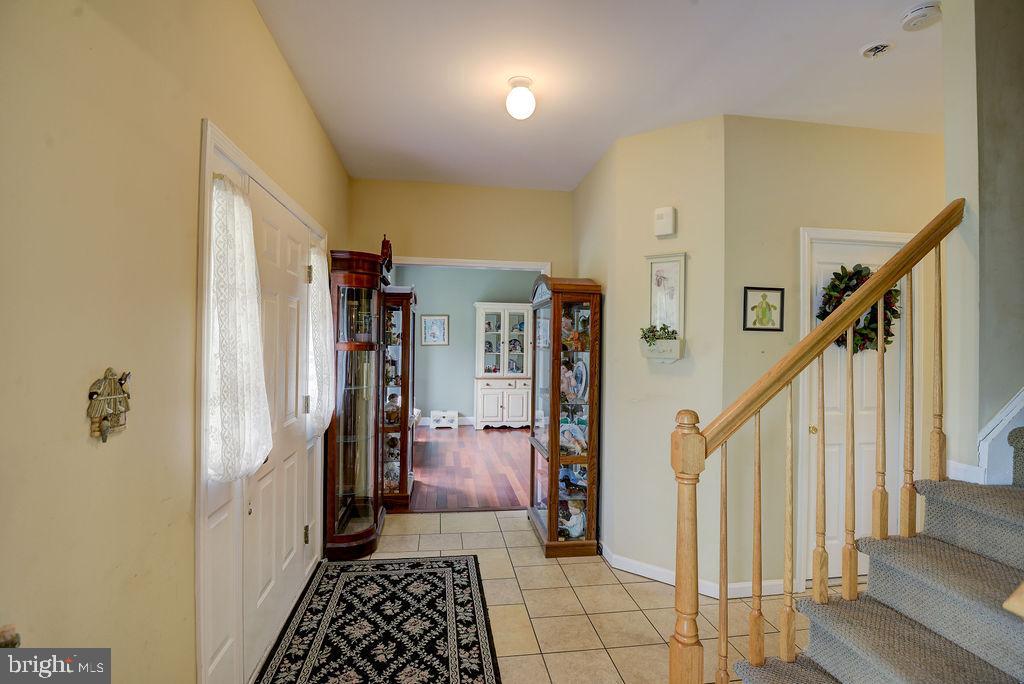 352 Freehold Road Jackson, NJ 08527 - Photo 9 of 35 Foyer