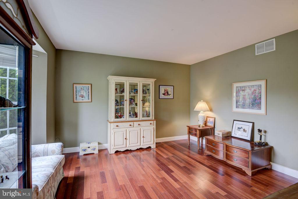 352 Freehold Road Jackson, NJ 08527 - Photo 10 of 35 Living Room